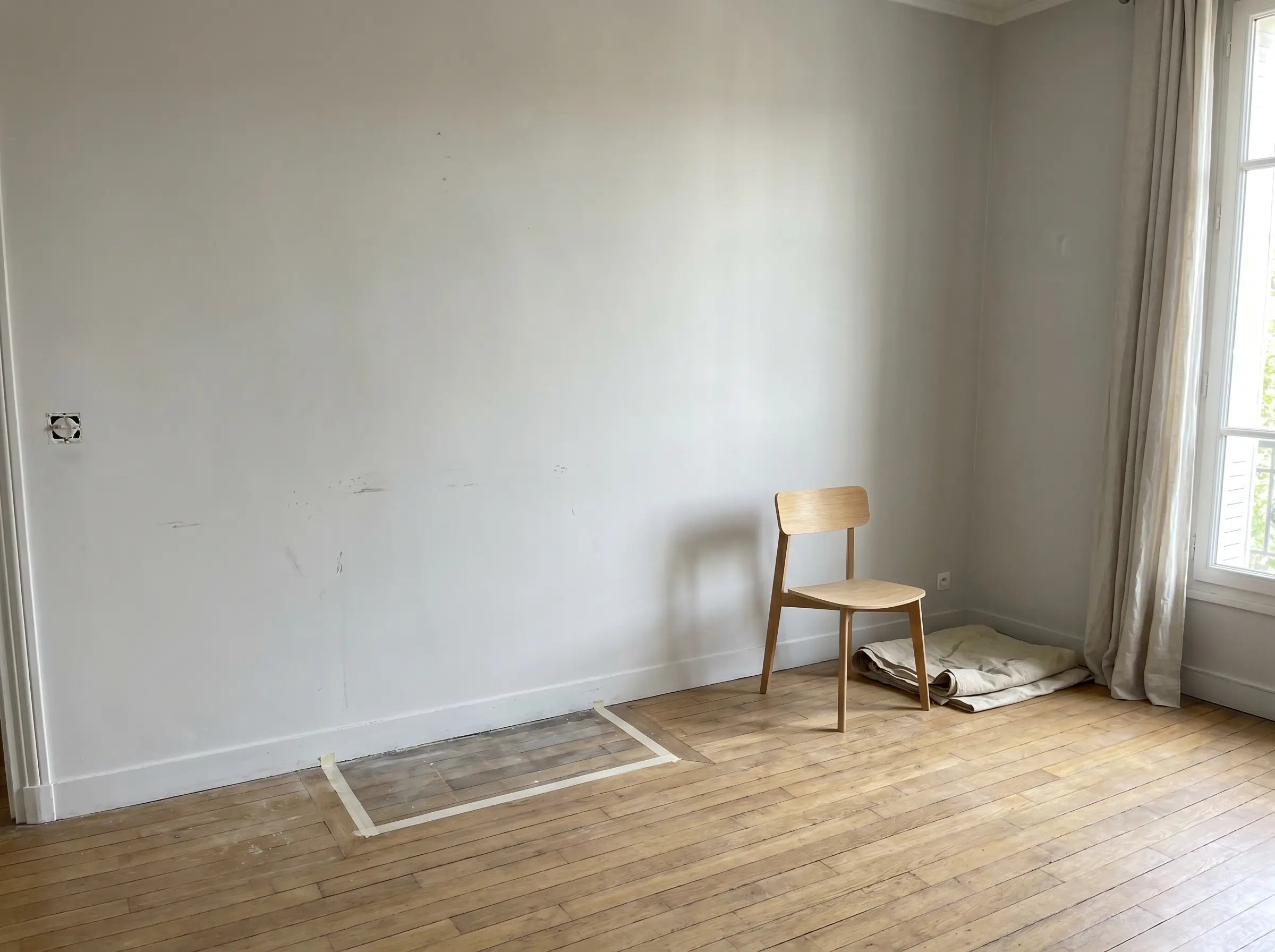 Un salon contemporain réchauffé — avant
